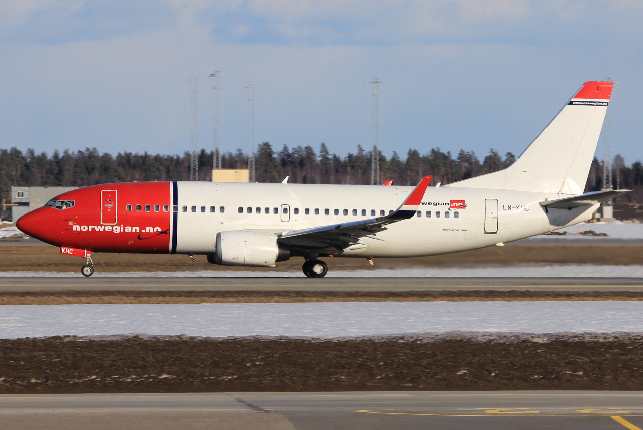 LN-KHC · Boeing 737-31S(WL) · (OSL / ENGM)