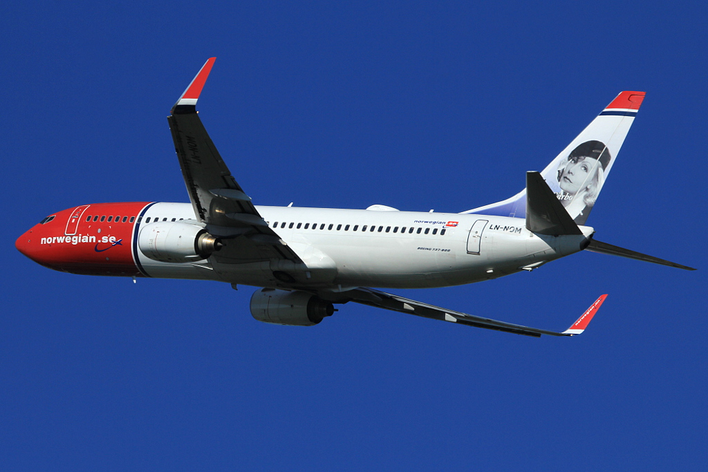 LN-NOM (28642) 2001 Boeing 737-86N WL
