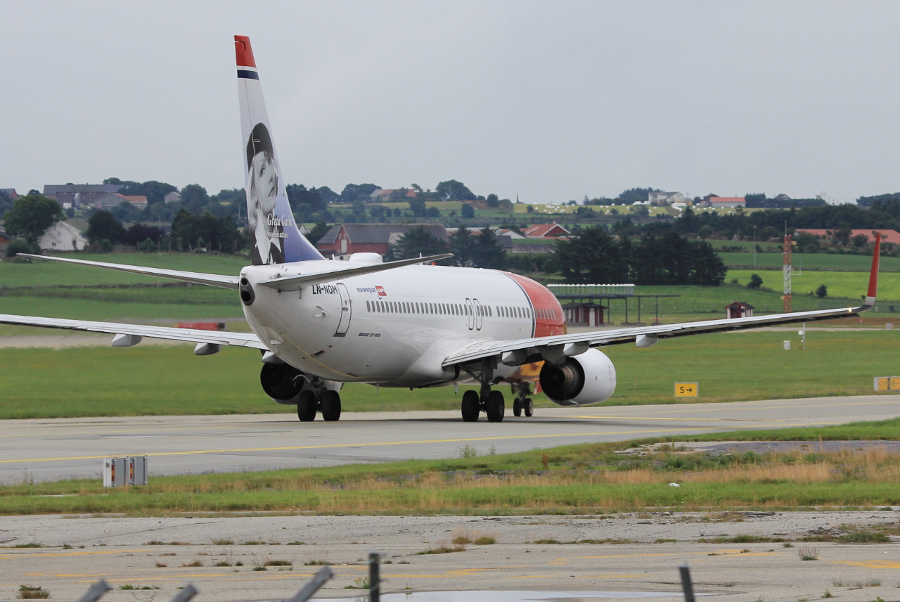 LN-NOM · Boeing 737-86N(WL) · (SVG / ENZV)