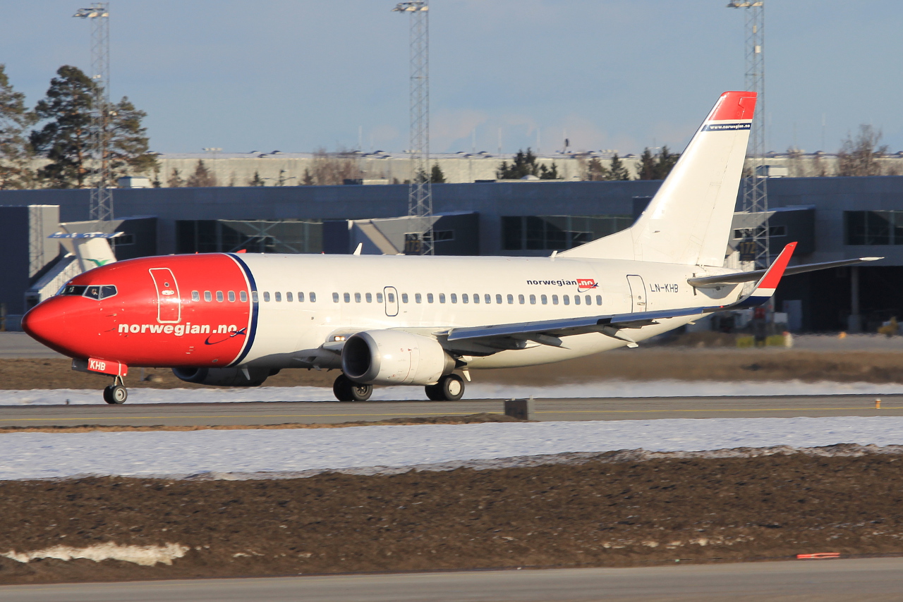 LN-KHB · Boeing 737-31S(WL) · (OSL / ENGM)