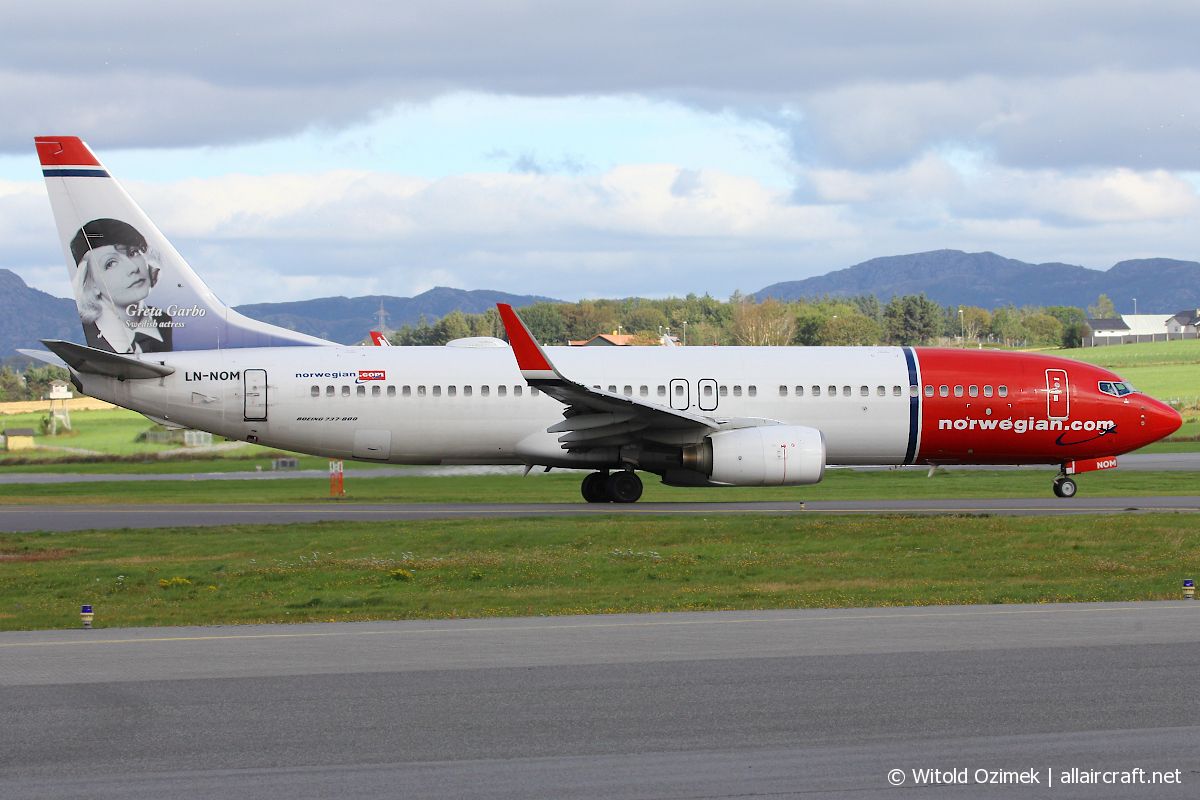 LN-NOM (28642) 2001 Boeing 737-86N WL