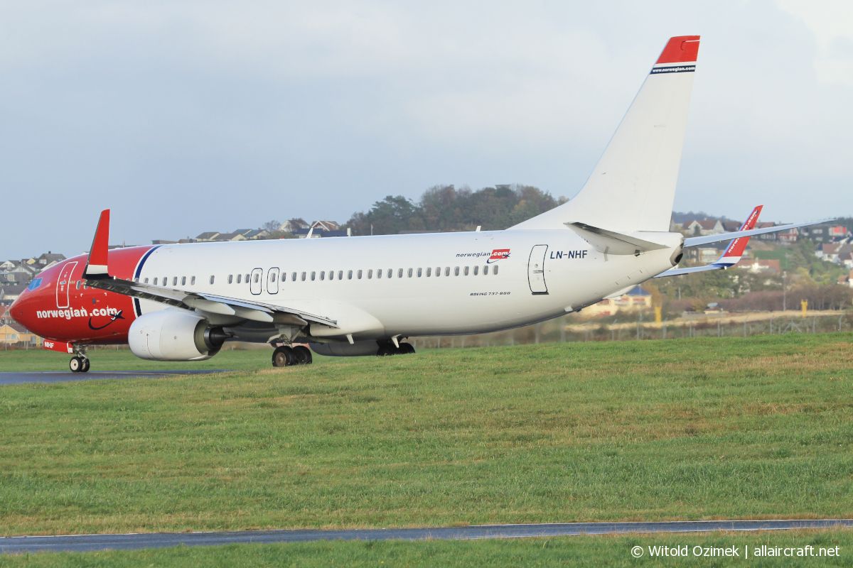 LN-NHF (42075) 2015 Boeing 737-8JP WL