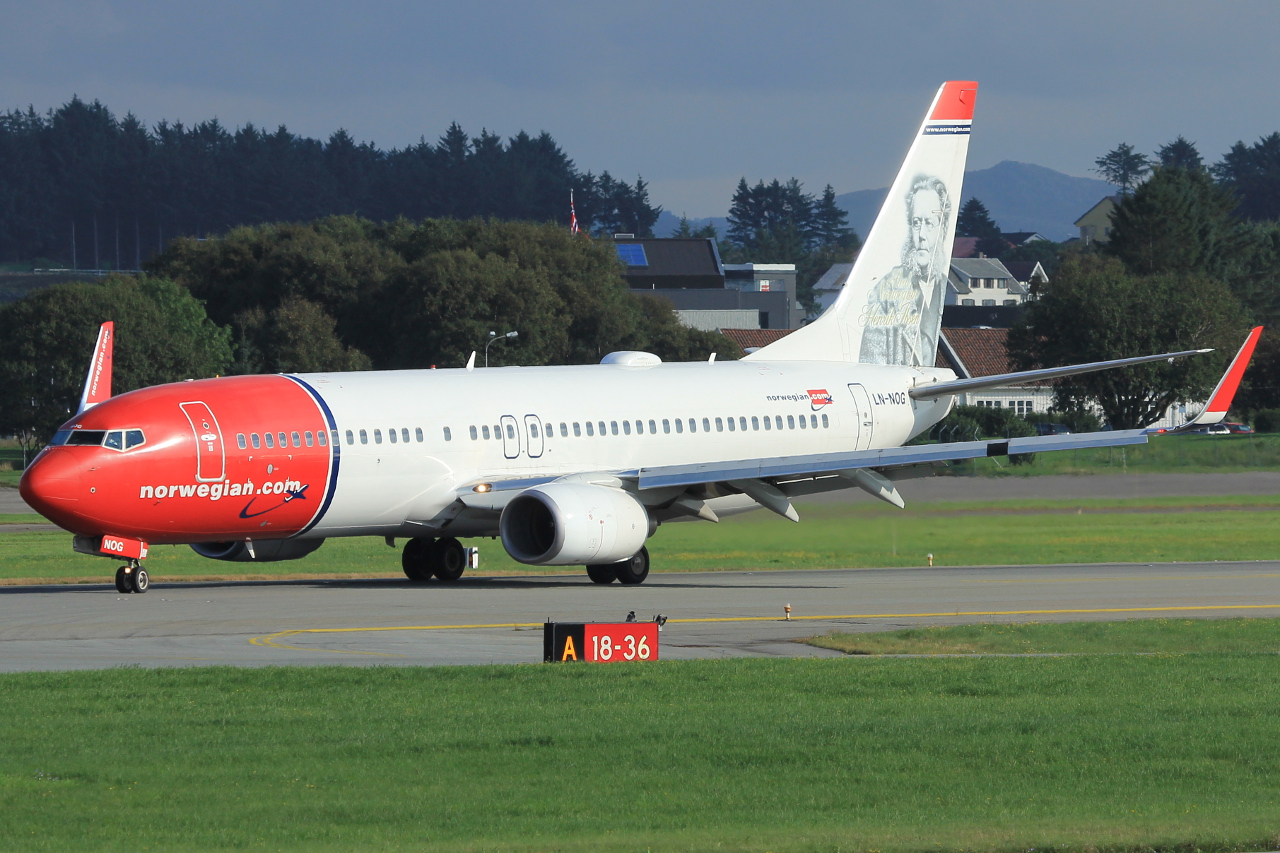 LN-NOG · Boeing 737-86N(WL) · (SVG / ENZV)