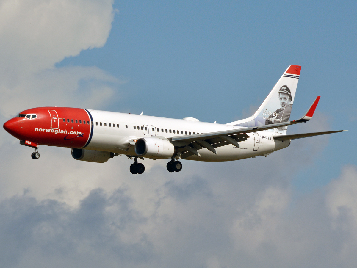 LN-DYA (39162) 2009 Boeing 737-8JP WL