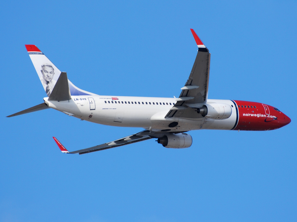 LN-DYE (39003) 2010 Boeing 737-8JP WL