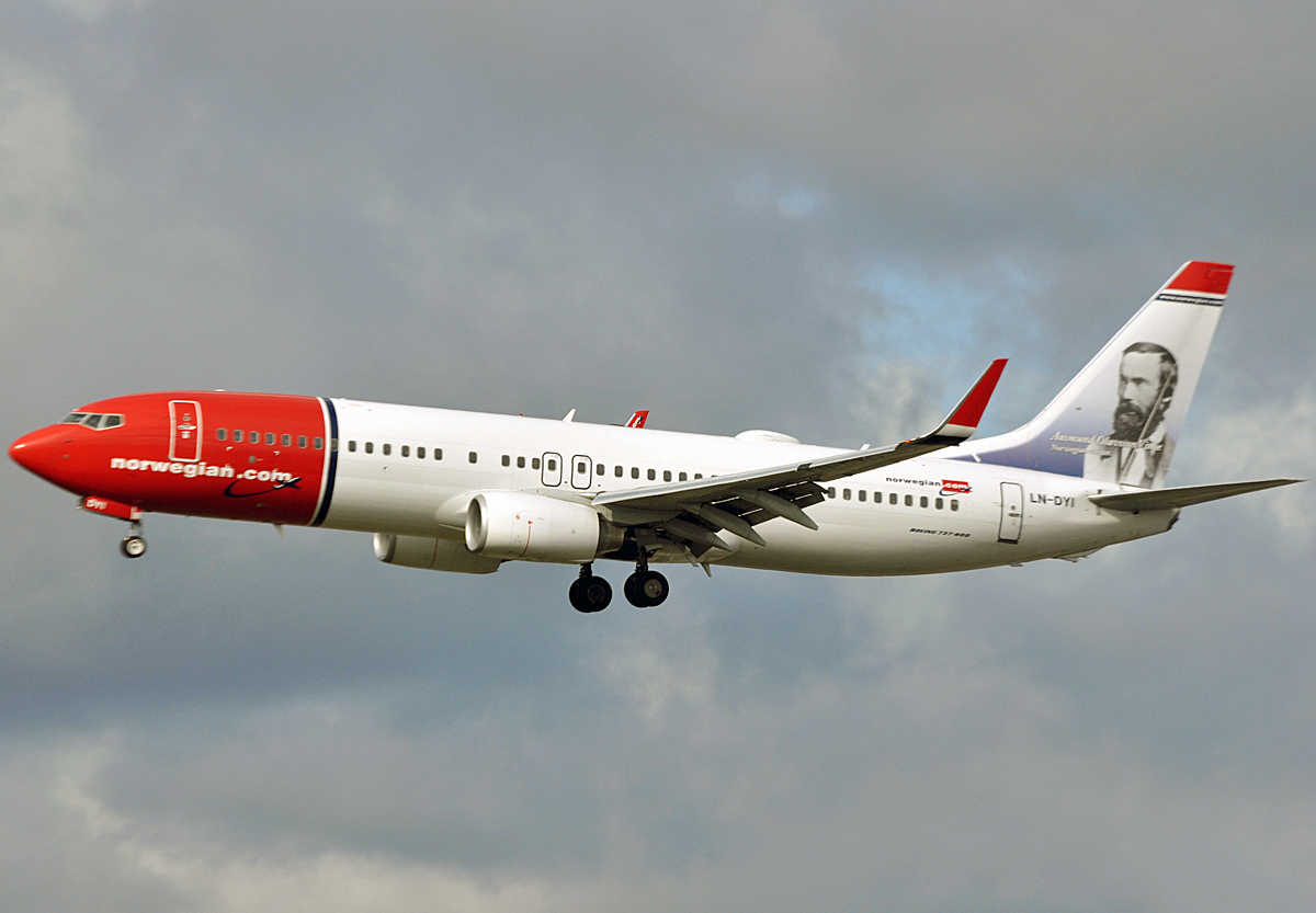 LN-DYI (40866) 2010 Boeing 737-8JP WL