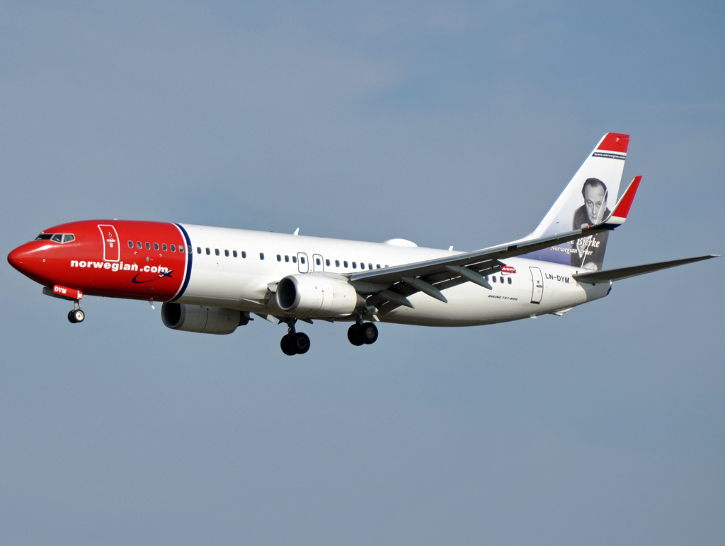 LN-DYM (39005) 2011 Boeing 737-8JP WL
