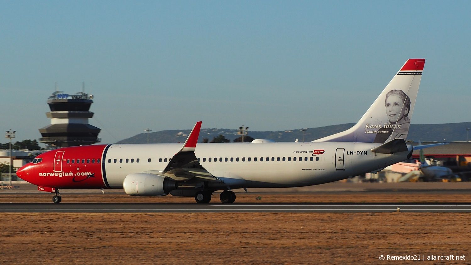 LN-DYN · Boeing 737-8JP(WL) · (FAO / LPFR)