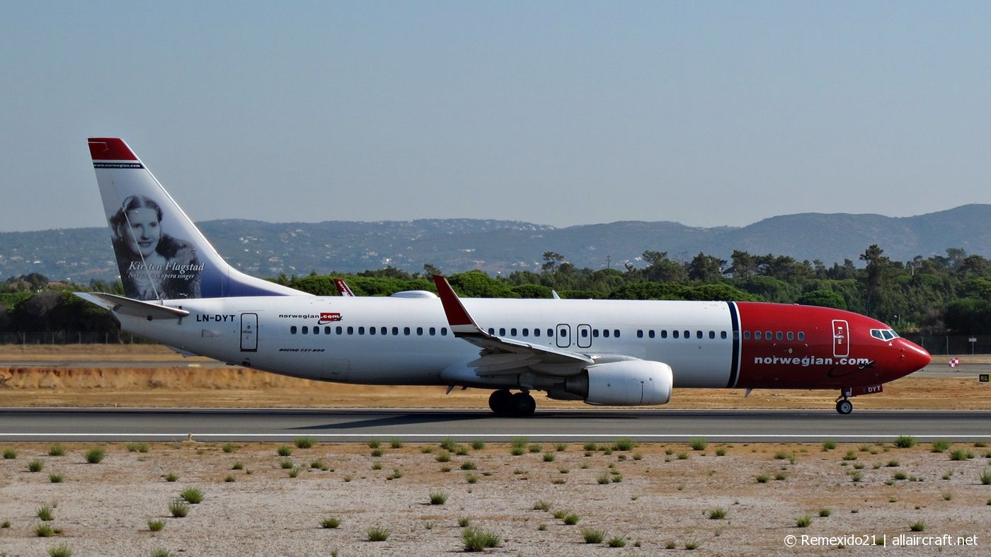 LN-DYT (39048) 2011 Boeing 737-8JP WL