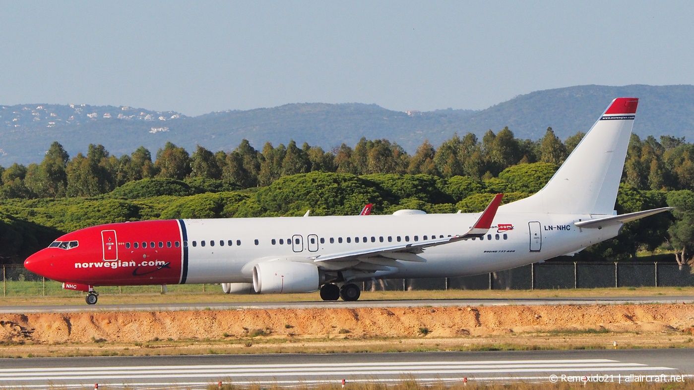 LN-NHC · Boeing 737-8JP(WL) · (FAO / LPFR)