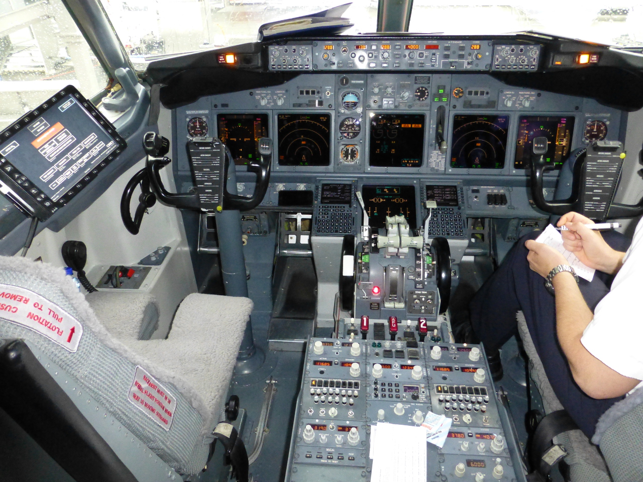 LN-NOM · Boeing 737-86N(WL) · (SVG / ENZV)
