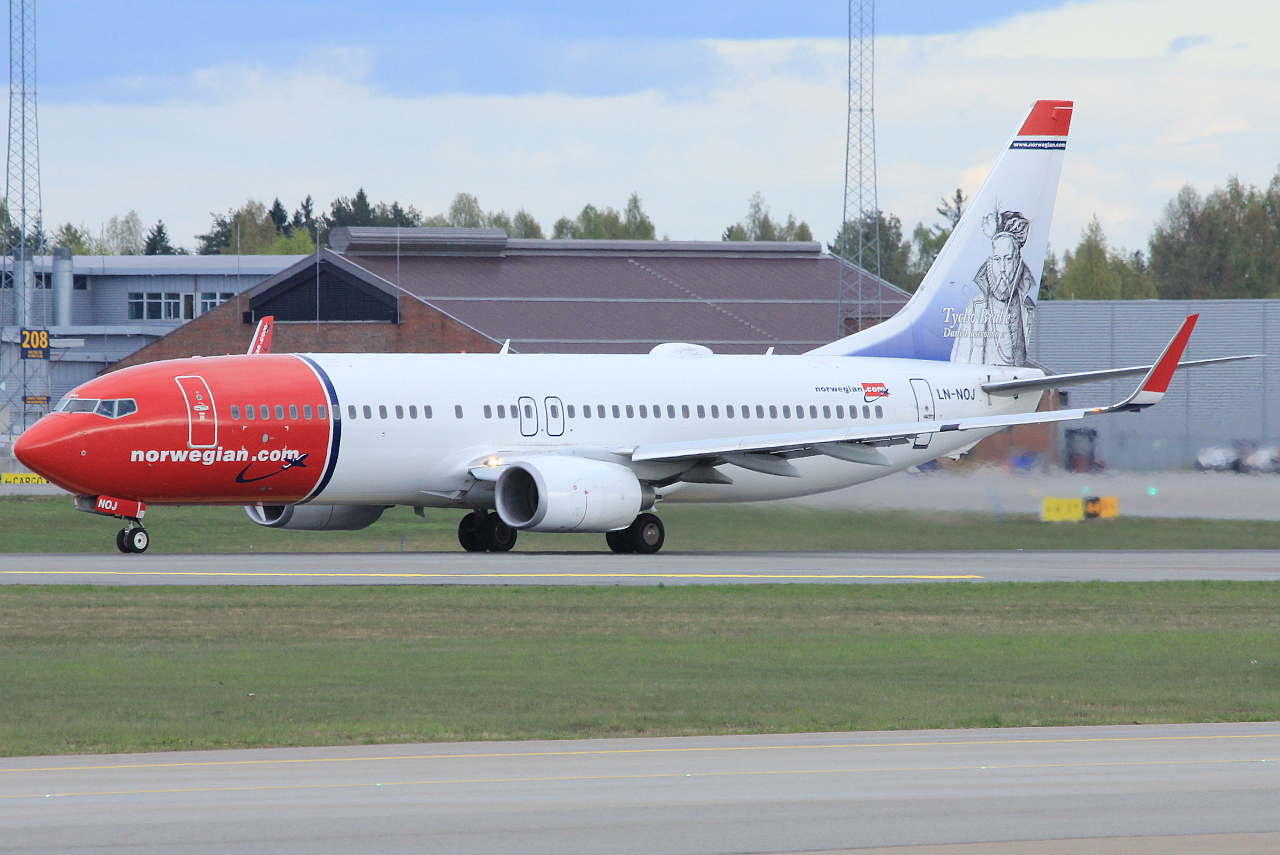 LN-NOJ (37884) 2010 Boeing 737-86N WL
