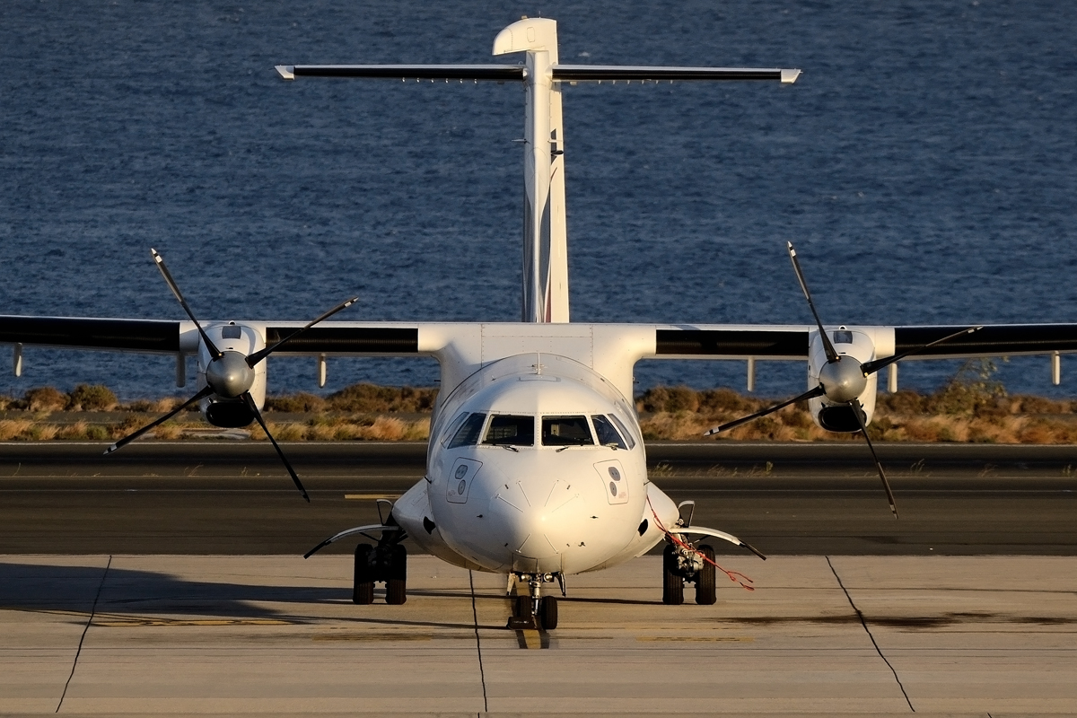 EC-IYH ( 330 ) 1992 ATR-72-202(F)