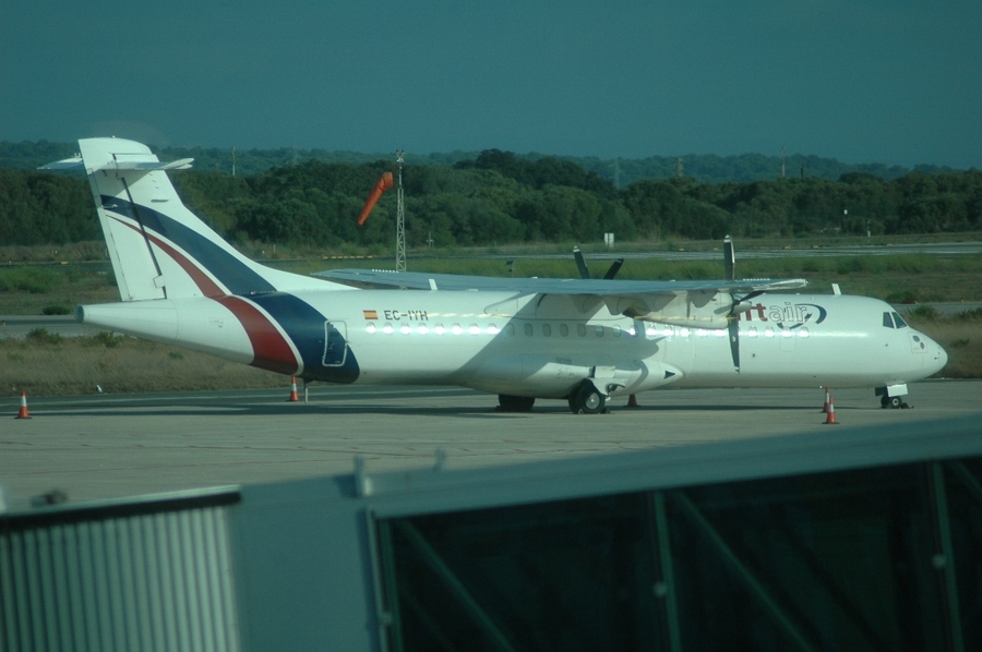 EC-IYH ( 330 ) 1992 ATR-72-202(F)
