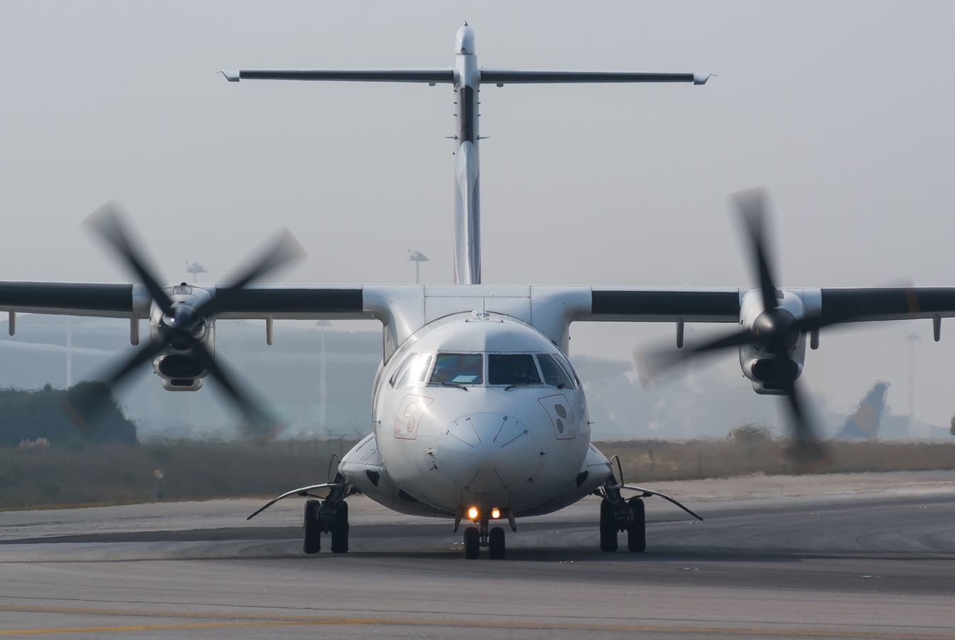 EC-JBN ( 218 ) 1990 ATR-42-300(QC)