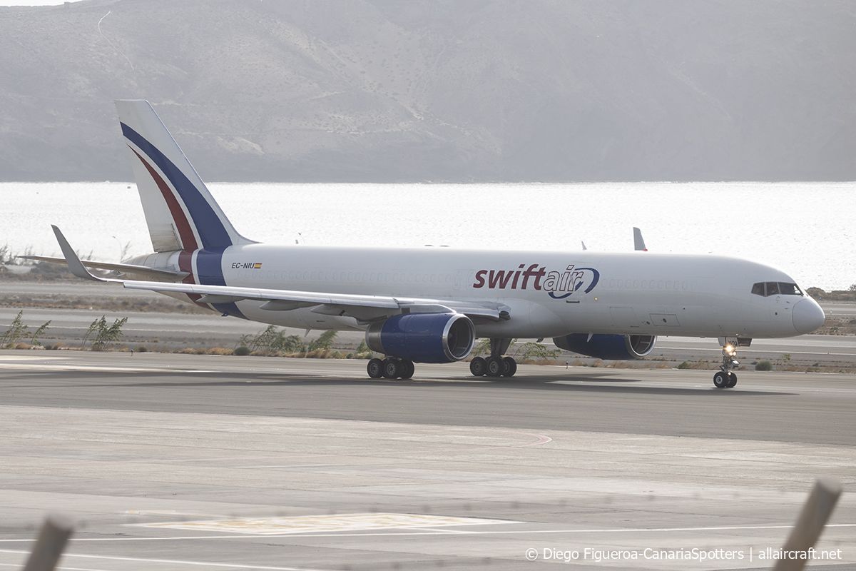 EC-NIU (25296) 1992 Boeing 757-223(PCF)(WL)