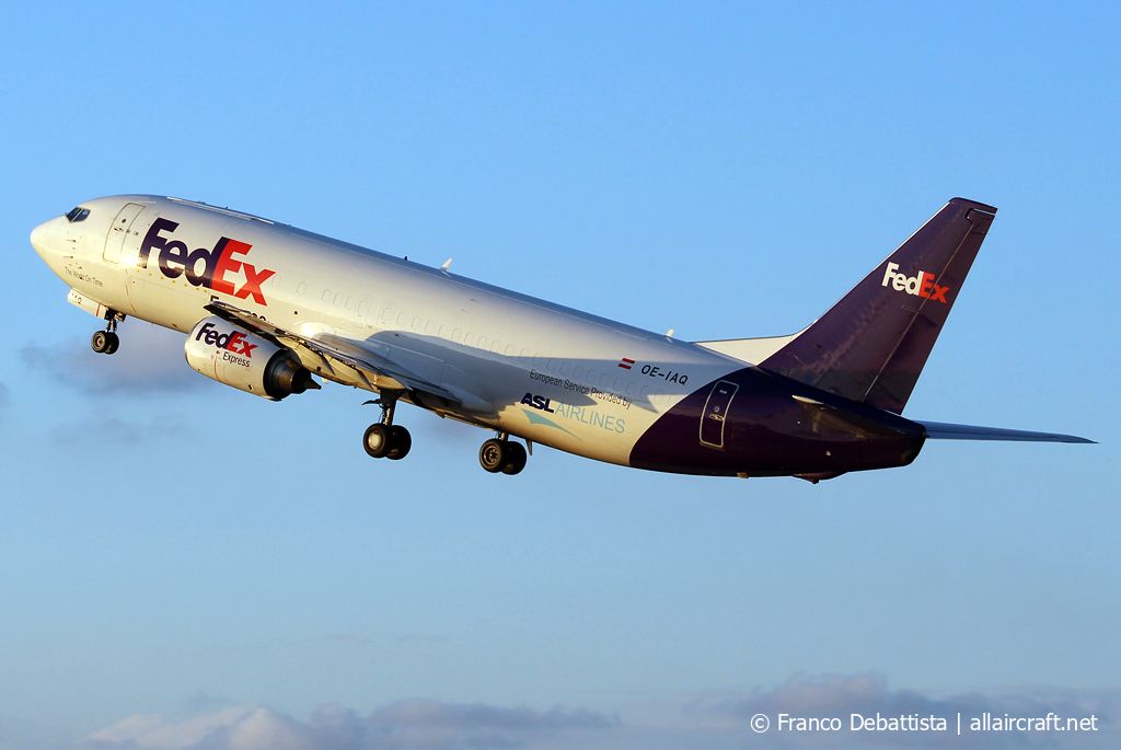 OE-IAQ (29207) 1998 Boeing 737-4M0(SF)