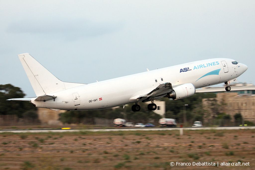 OE-IAY · Boeing 737-4Q8(SF) · (MLA / LMML)