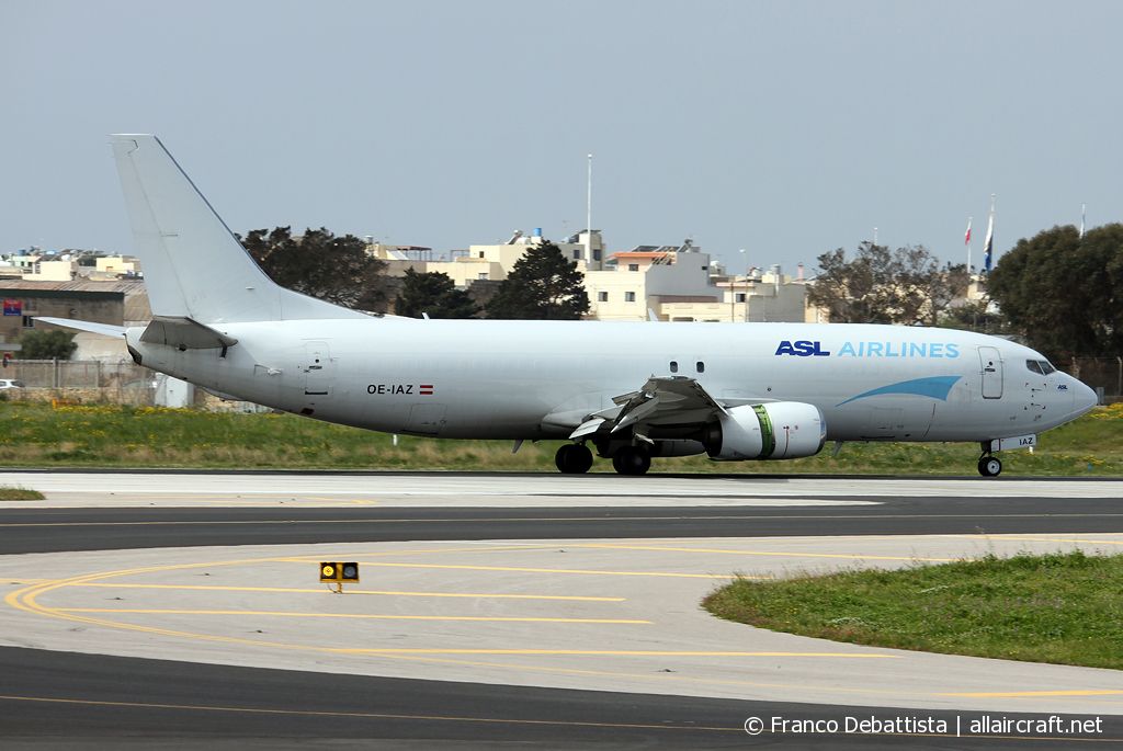 OE-IAZ (25111) 1994 Boeing 737-4Q8 SF