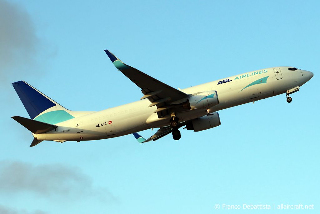 OE-LVC (30194) 2000 Boeing 737-883(BCF)(WL)