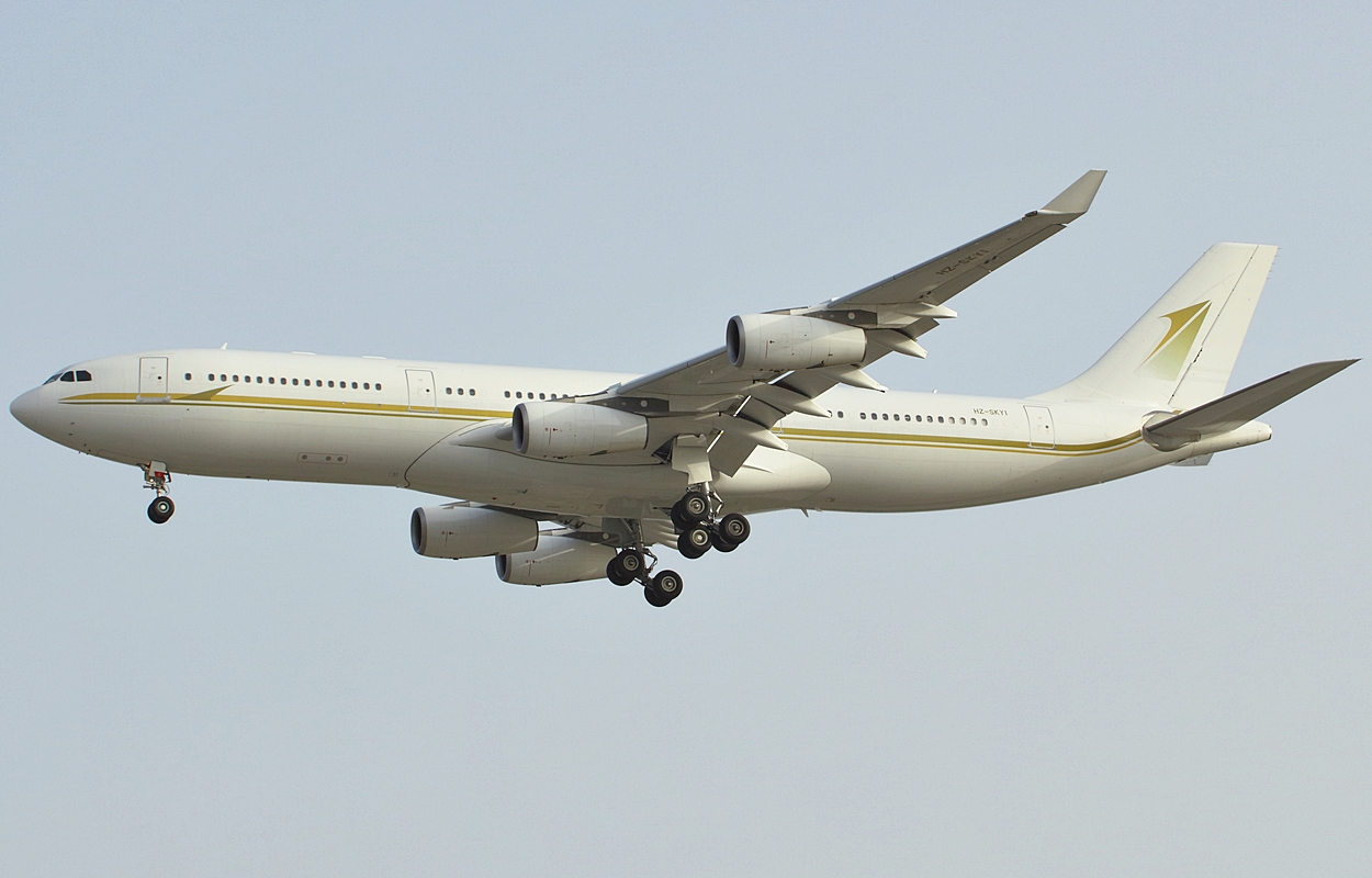 HZ-SKY1 · Airbus A340-211 · (LPA / GCLP)