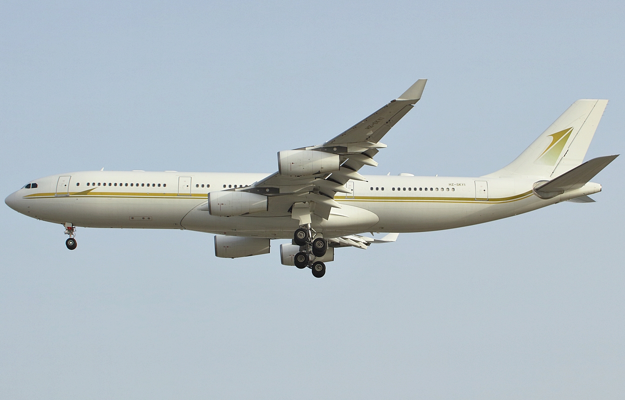 HZ-SKY1 (009) 1993 Airbus A340-211