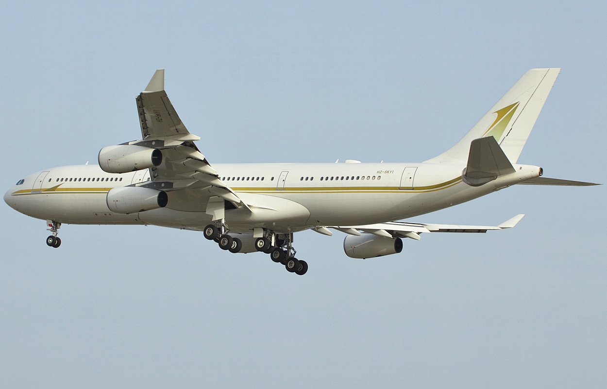 HZ-SKY1 (009) 1993 Airbus A340-211