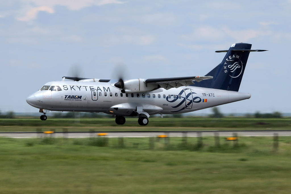 YR-ATC (589) 1998 ATR-42-500