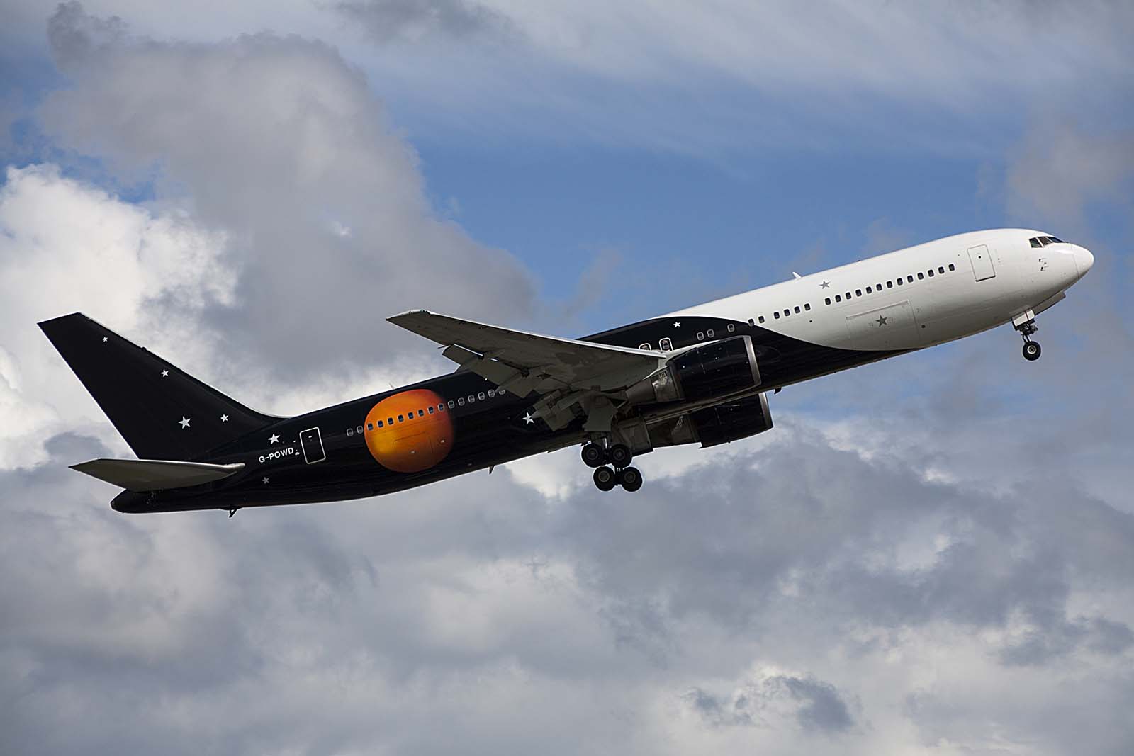 G-POWD · Boeing 767-36N/ER · (LIS / LPPT)