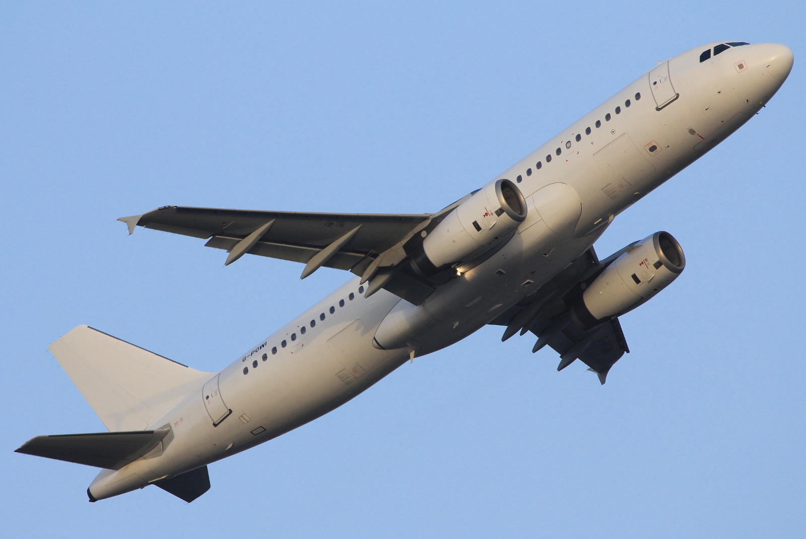 G-POWI · Airbus A320-233 · (FCO / LIRF)