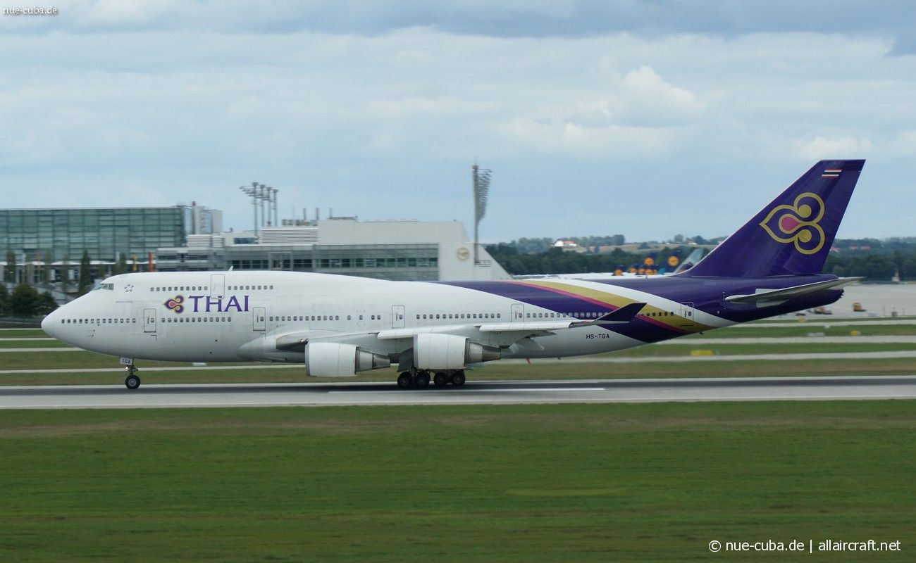 HS-TGA (32369) 2001 Boeing 747-4D7