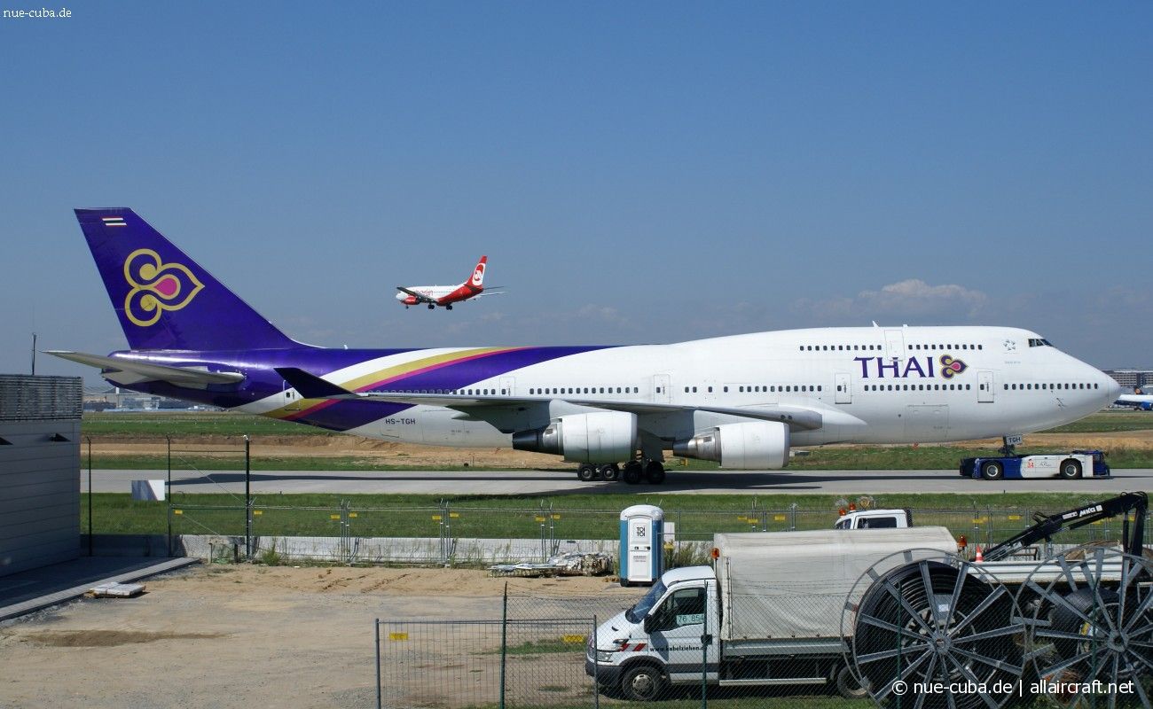HS-TGH (24458) 1990 Boeing 747-4D7