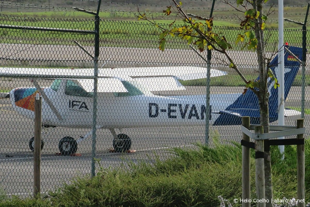D-EVAN · Cessna 152 · (LPCS)