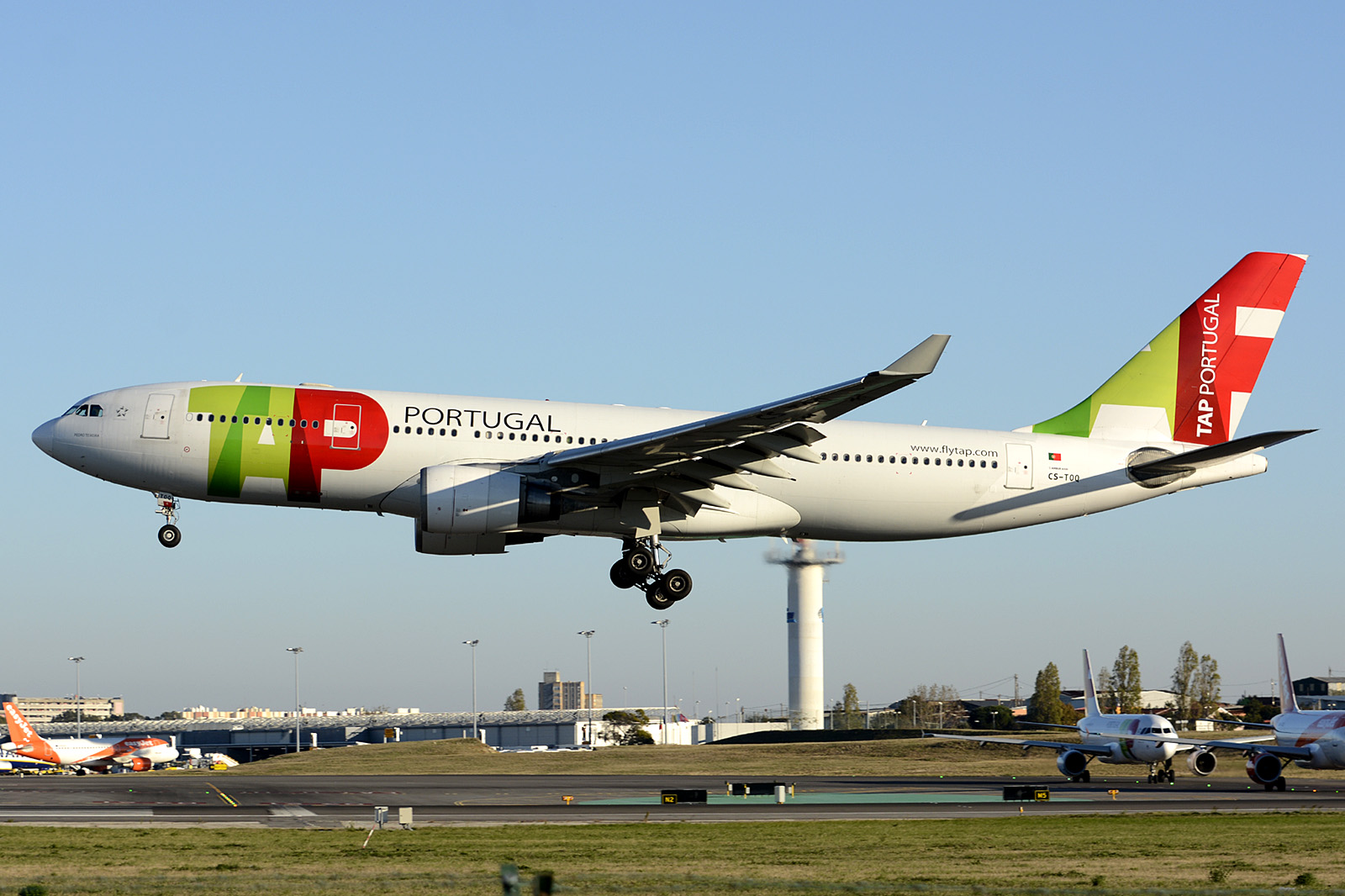 CS-TOQ · Airbus A330-203 · (LIS /LPPT)