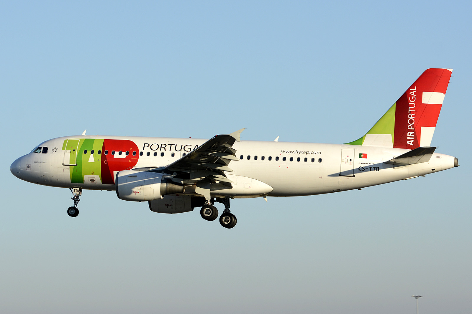 CS-TTB · Airbus A319-111 · (LIS / LPPT)