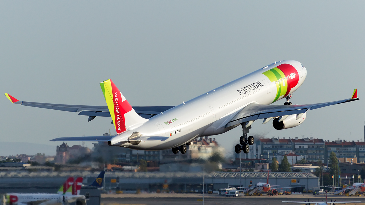 CS-TOX (1015) 2009 Airbus A330-343