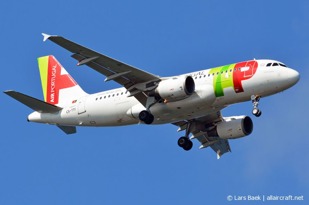 CS-TTI (933) 1998 Airbus A319-111