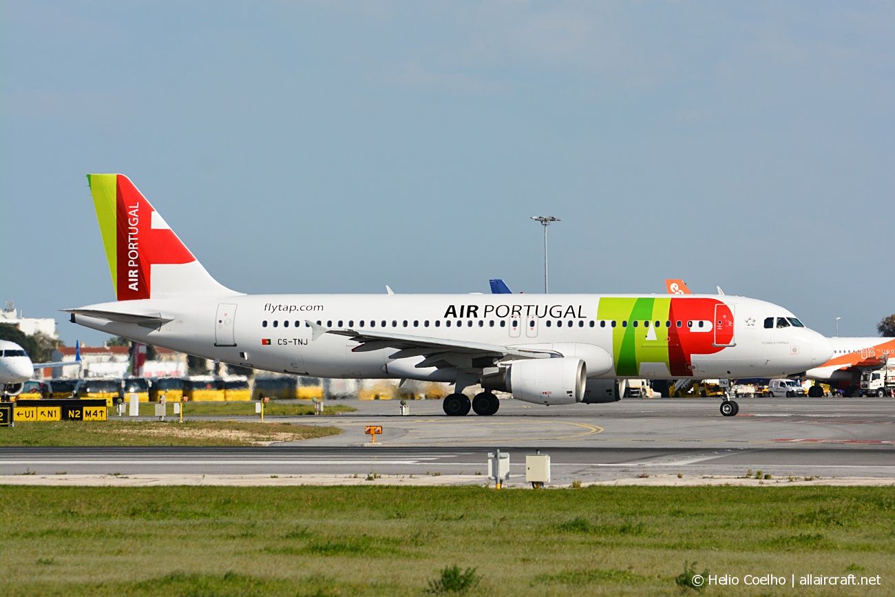 CS-TNJ · Airbus A320-214 · (LIS / LPPT)
