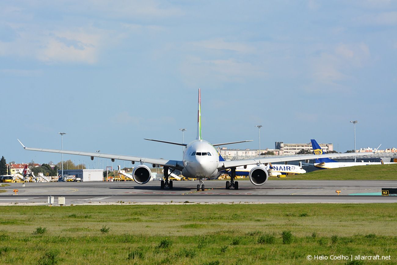 CS-TOM · Airbus A330-202 · (LIS / LPPT)