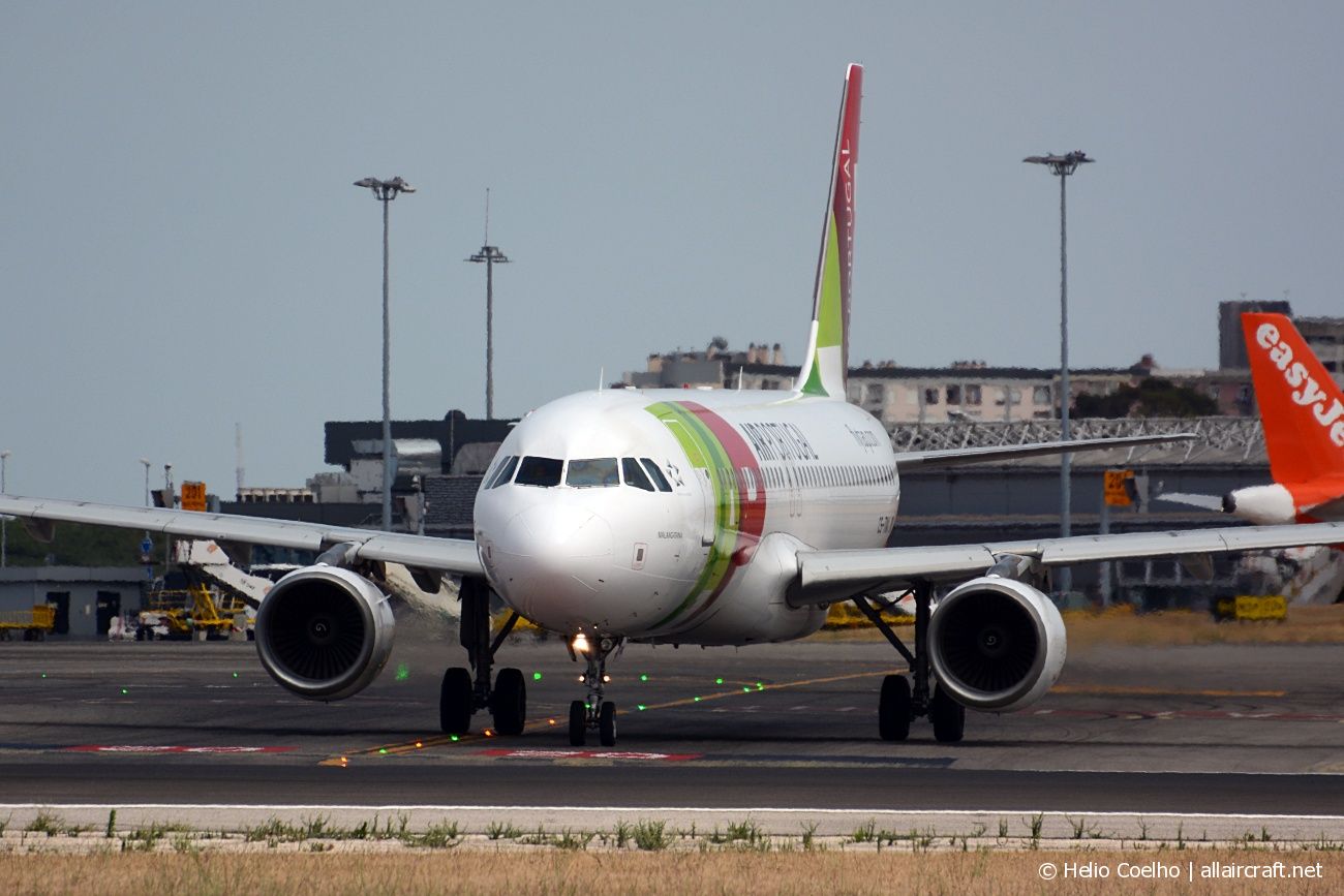 CS-TNX · Airbus A320-214 · (LIS / LPPT)