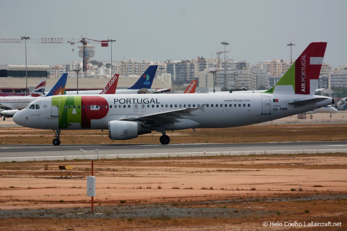 CS-TNM (1799) 2002 Airbus A320-214