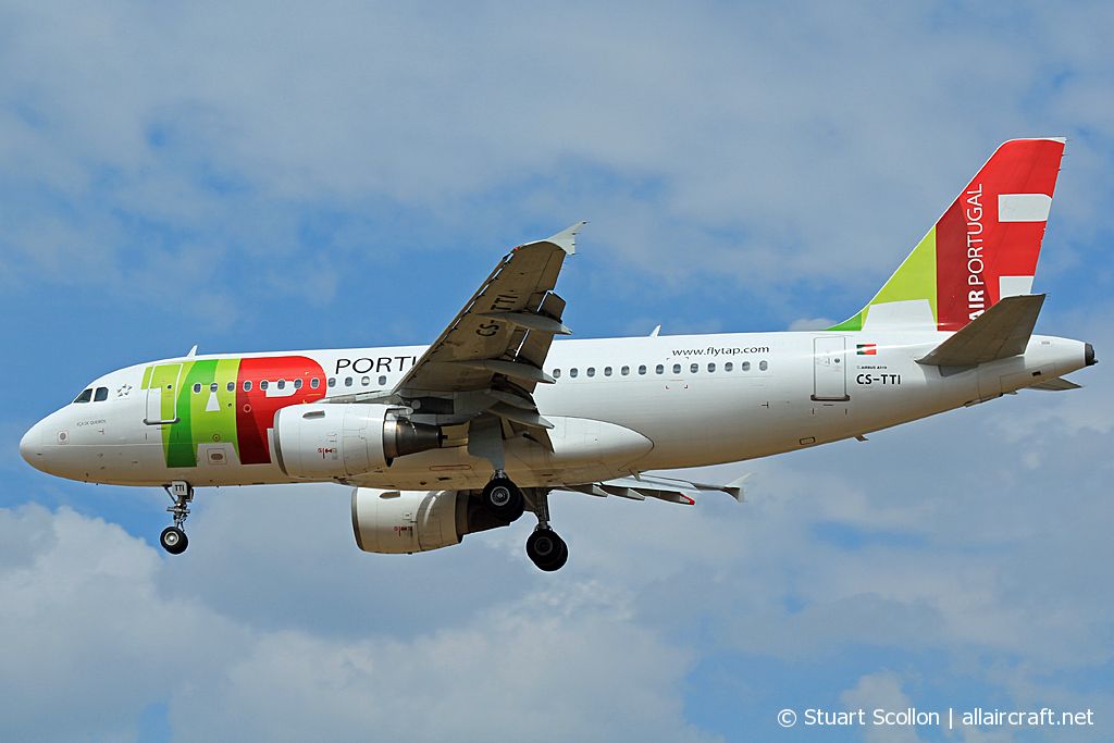 CS-TTI (933) 1998 Airbus A319-111