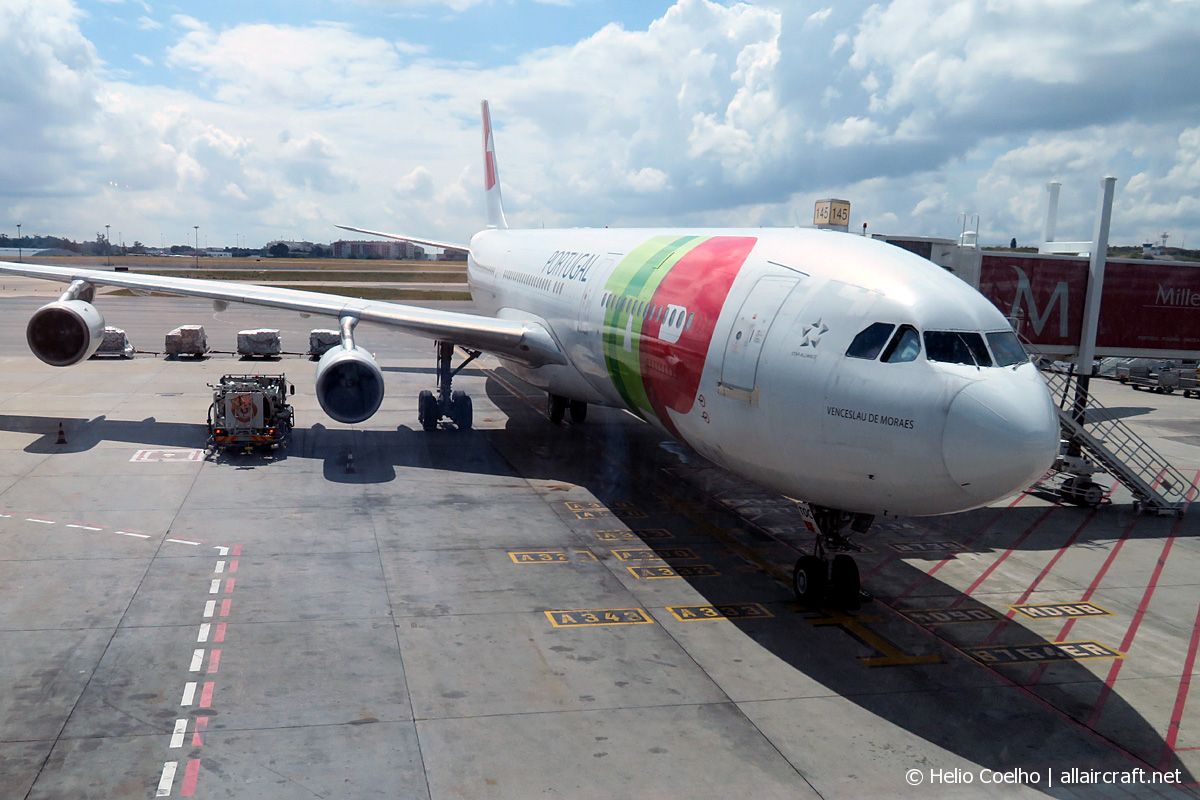 CS-TOC (079) 1995 Airbus A340-312