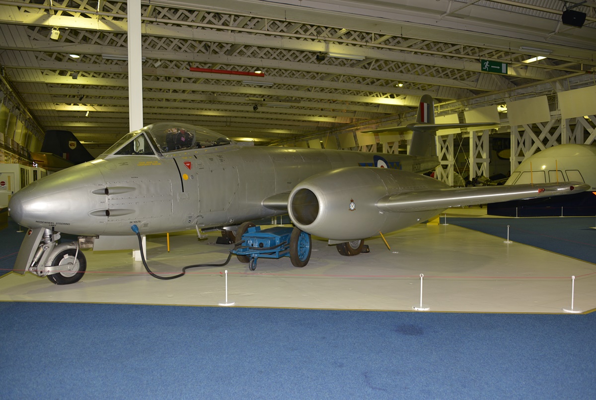 WH301 · Gloster Meteor F.8 · (HEN)
