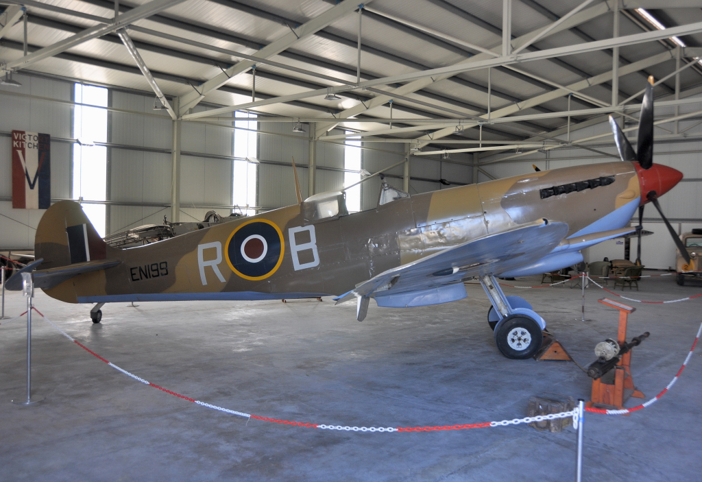 EN199 / R-B · Supermarine 361 Spitfire F9 · -