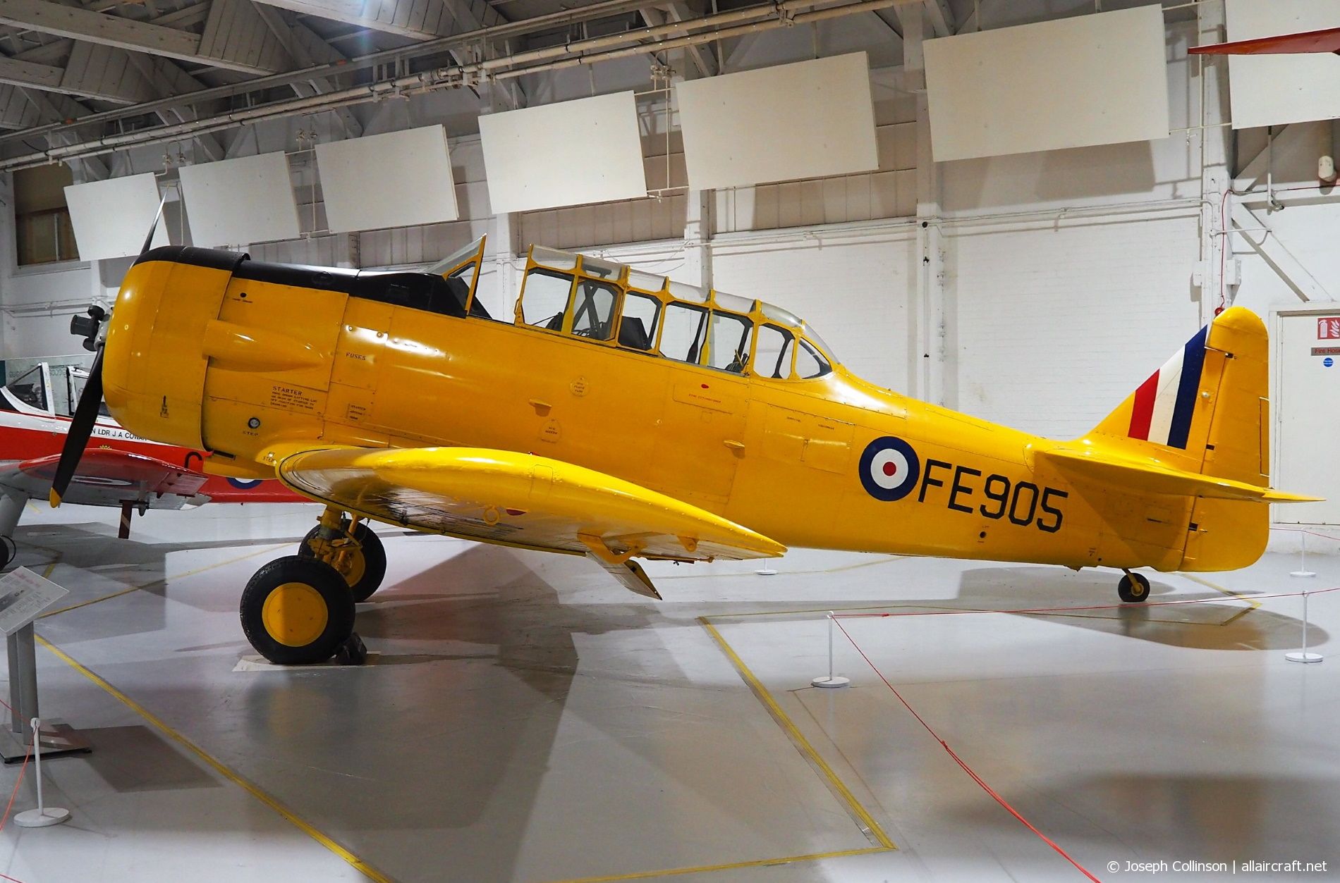 FE905 · North American AT-6B Texan · (HEN)