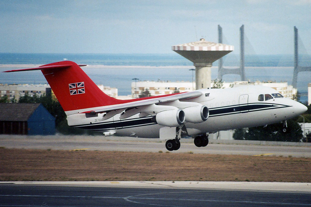 ZE700 · British Aerospace BAe-146 CC2 · (LIS / LPPT)