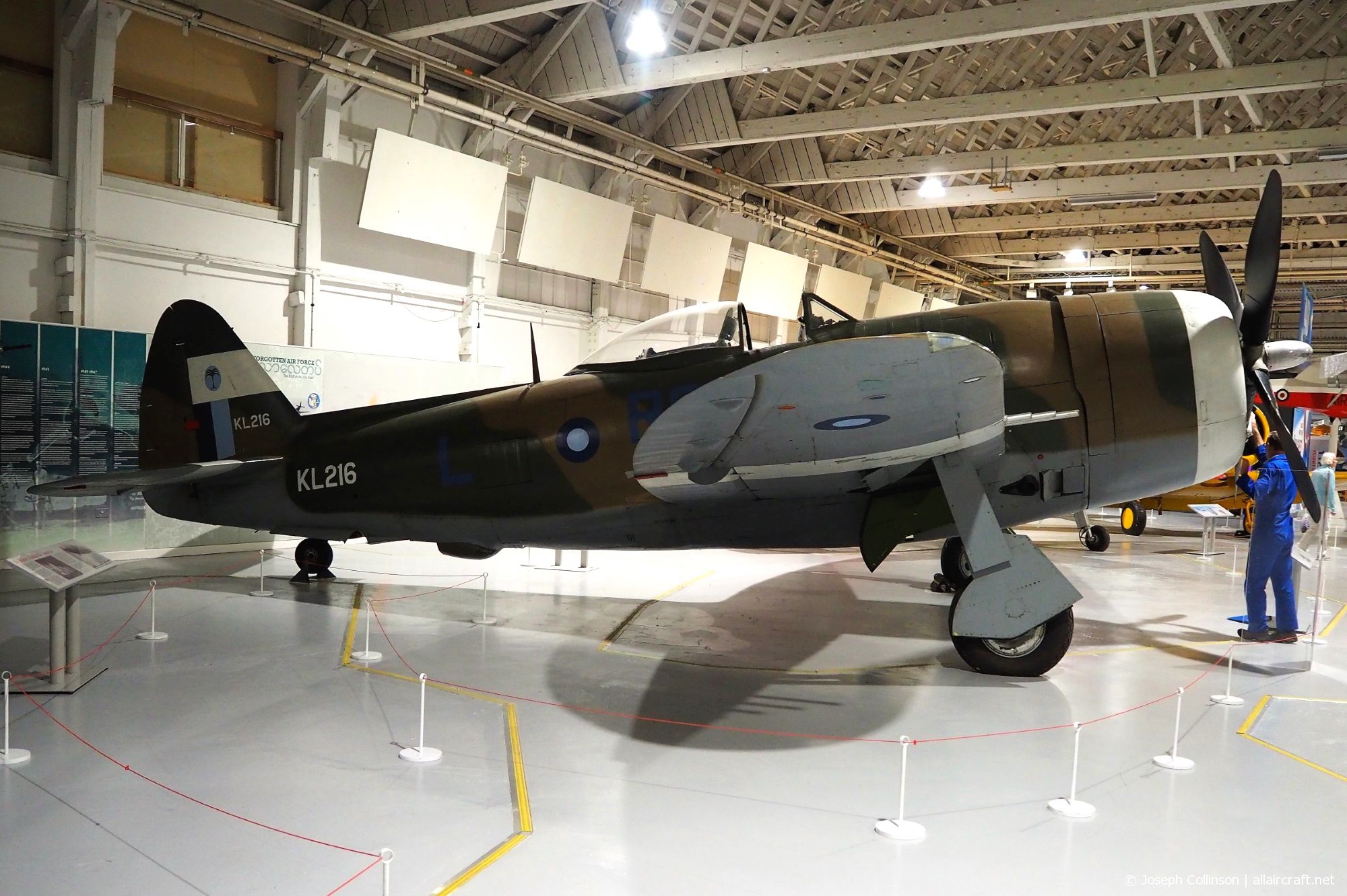 KL216 · Republic P-47D Thunderbolt · (HEN)