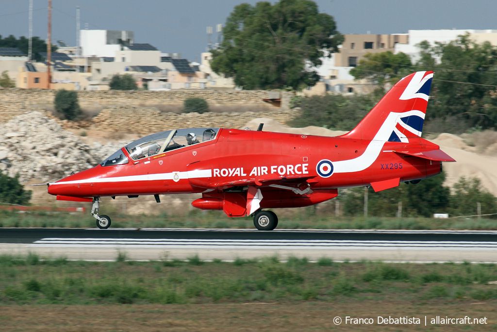 XX295 · Hawker Siddeley Hawk T.1W · (MLA / LMML)