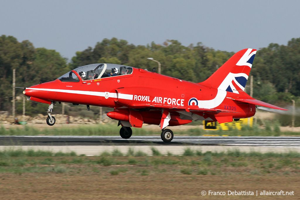 XX325 · Hawker Siddeley Hawk T.1A · (MLA / LMML)